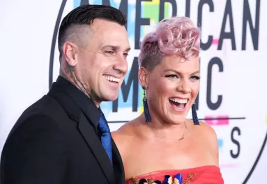 Vége! 20 év után másodszor válik a férjétől a magyarok kedvenc énekesnője