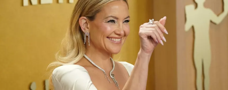 Se melltartó, se más: meztelenruhákban gáláztak a Hollywood-i sztárok