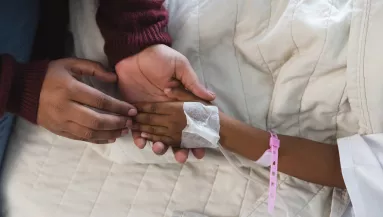 Egyedül jelent meg a 4 éves gyerek a műtéten: az orvos örökbe fogadta a kis beteget