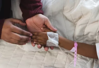 Egyedül jelent meg a 4 éves gyerek a műtéten: az orvos örökbe fogadta a kis beteget