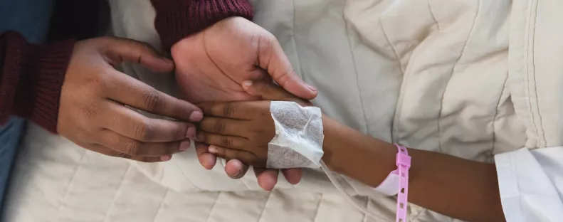 Egyedül jelent meg a 4 éves gyerek a műtéten: az orvos örökbe fogadta a kis beteget