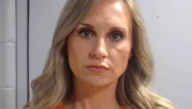 Fia barátjával (16) szexelt a polgármester asszony a medencés partyn: börtön fenyegeti