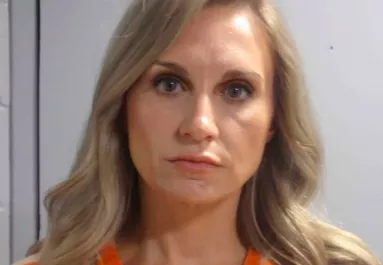 Fia barátjával (16) szexelt a polgármester asszony a medencés partyn: börtön fenyegeti