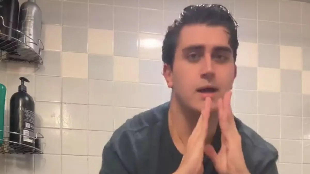 Elromlik a férfi mosógépe: amit tesz, az felrobbantja a TikTok-ot