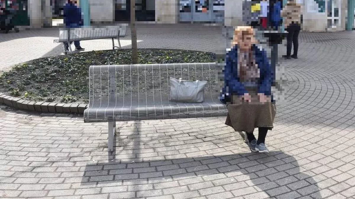 Odaugrott a padon ülő 74 éves nénihez egy férfi Salgótarjánban: amit tett, borzalmas