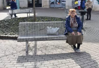 Odaugrott a padon ülő 74 éves nénihez egy férfi Salgótarjánban: amit tett, borzalmas