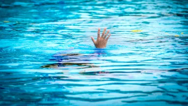 Medencébe "fulladt": a halottnak hitt gyermek hirtelen életjeleket mutat