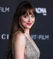 Előkerült a videó: Dakota Johnson félmeztelen