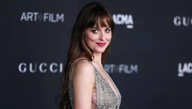 Előkerült a videó: Dakota Johnson félmeztelen
