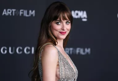 Előkerült a videó: Dakota Johnson félmeztelen