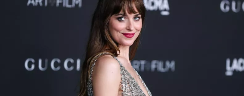 Előkerült a videó: Dakota Johnson félmeztelen