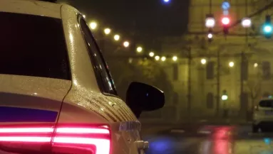 Segítségért kiabált egy 5. emeleti erkélyről a debreceni férfi: egy 33 éves nő őrizetben