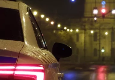 Segítségért kiabált egy 5. emeleti erkélyről a debreceni férfi: egy 33 éves nő őrizetben