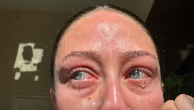 Meglátta a nő, mit írt az elhunyt apja róla a barátnőjének és eleredtek a könnyei