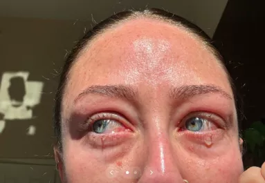 Meglátta a nő, mit írt az elhunyt apja róla a barátnőjének és eleredtek a könnyei