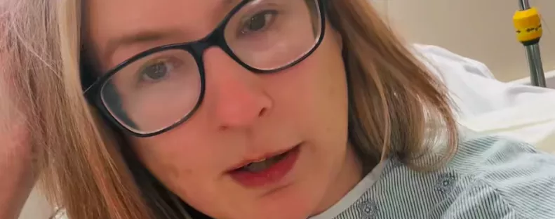 Videót forgatott a műtét előtt a TikTok-anyuka: agyhalott a hasplasztika után