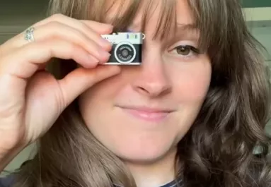 Leteszi aludni a lányát (2): amikor a pici felkel, az anya rögtön rájön, hibázott