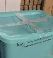 Furcsa üzenet volt a lezárt műanyag dobozon az állatorvos előtt: sokk, mi volt benne