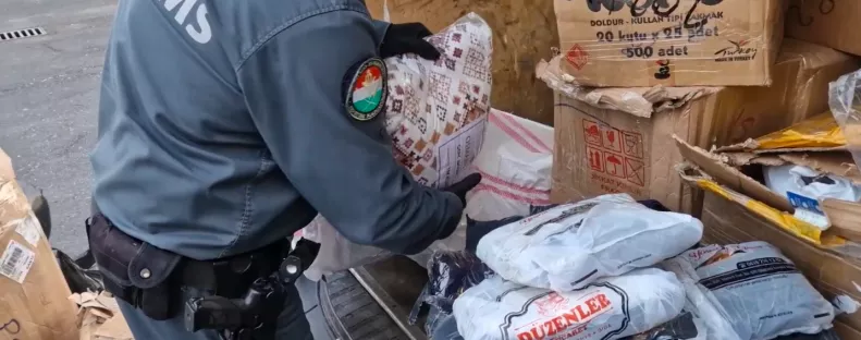 Kinyitották a pénzügyőrök az ágyneműket az M7-esen és nem hittek a szemüknek