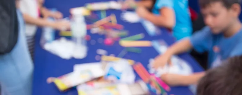 Mások jelenlétében: több kisfiút is bántalmazott egy óvóbácsi