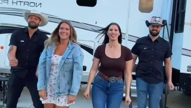 Babákat szültek a nők az ikreknek: és nem tudják, ki kinek az apja