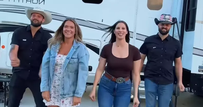 Babákat szültek a nők az ikreknek: és nem tudják, ki kinek az apja