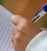 Olvashatatlan a kézírásod? Ezt a 3 dolgot árulja el rólad a pszichológia szerint