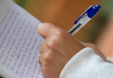 Olvashatatlan a kézírásod? Ezt a 3 dolgot árulja el rólad a pszichológia szerint