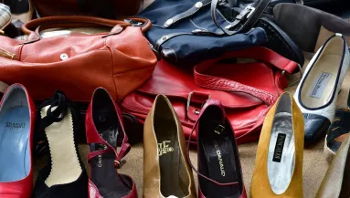 Táskát vett a turkálóban a nő: sokkolta, mit talált benne otthon