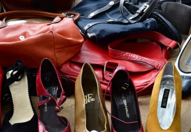 Táskát vett a turkálóban a nő: sokkolta, mit talált benne otthon