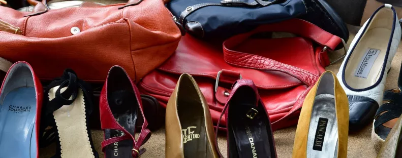 Táskát vett a turkálóban a nő: sokkolta, mit talált benne otthon