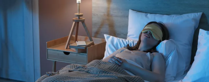 Szépségalvás a ragyogó bőrért: Miért fontos a 23 óra és éjfél közötti időszak?