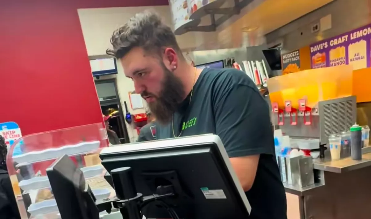 Beúszott a gyorsétterem: amit az egyik vendég ezután tesz, hihetetlen