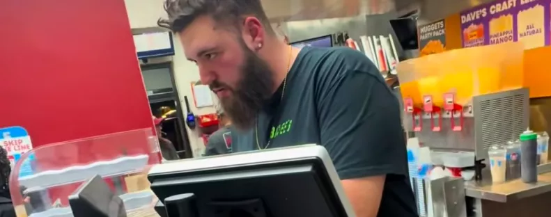 Beúszott a gyorsétterem: amit az egyik vendég ezután tesz, hihetetlen