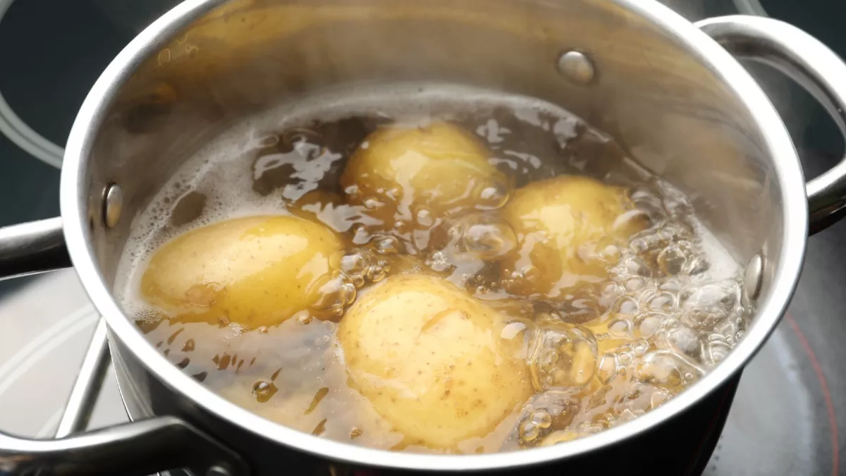 Rekordidő alatt hámozod meg a krumplikat a jégtrükkel