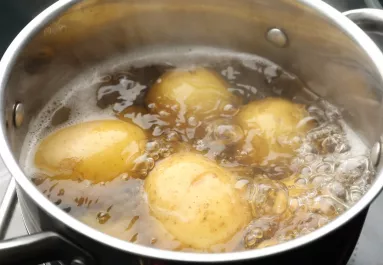 Rekordidő alatt hámozod meg a krumplikat a jégtrükkel