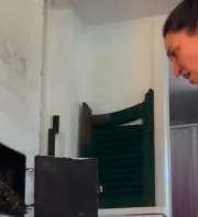 Sokk az otthonában: ezt találta az énekesnő az eddig bezárt ajtó mögött