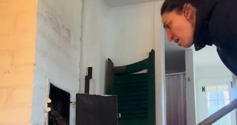 Sokk az otthonában: ezt találta az énekesnő az eddig bezárt ajtó mögött