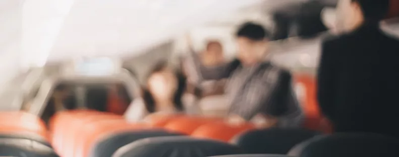 Dráma a levegőben: halott nő miatt bűzlött a repülő utastere