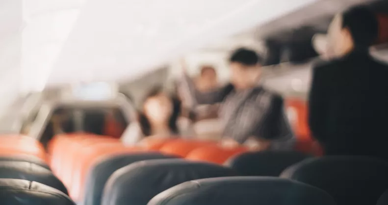 Dráma a levegőben: halott nő miatt bűzlött a repülő utastere