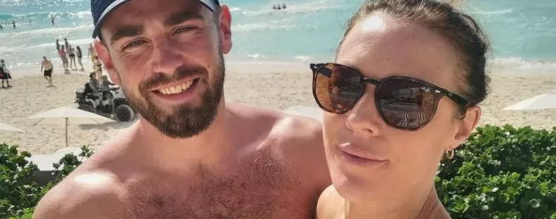 Rémálomba torkollott a nászút: Holtan találták a férfit a tengerparton