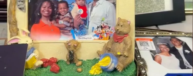 Régi képeket talál a nő a turkálóban: leesik az álla, kit lát meg rajtuk