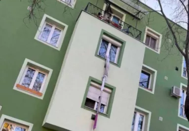 KImentek Szabolcsért a zsaruk a második emeleti lakásába: amit a férfi ezután tett, filmekből lehet ismerős