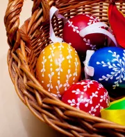 Leselkedő veszélyek: 3 dologra mindenkinek figyelnie kell a színes tojások vásárlásakor