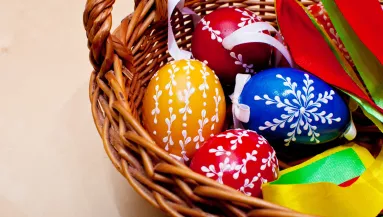 Leselkedő veszélyek: 3 dologra mindenkinek figyelnie kell a színes tojások vásárlásakor