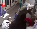 Elaludt a 6-os villamoson a nő: ami a Széll Kálmán téren történt ezután, azért ezt a nőt és férfit keresik
