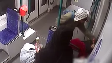 Elaludt a 6-os villamoson a nő: ami a Széll Kálmán téren történt ezután, azért ezt a nőt és férfit keresik