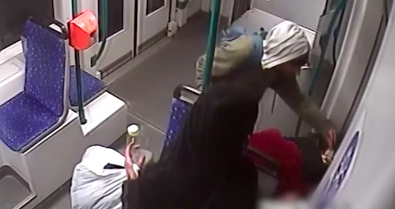 Elaludt a 6-os villamoson a nő: ami a Széll Kálmán téren történt ezután, azért ezt a nőt és férfit keresik