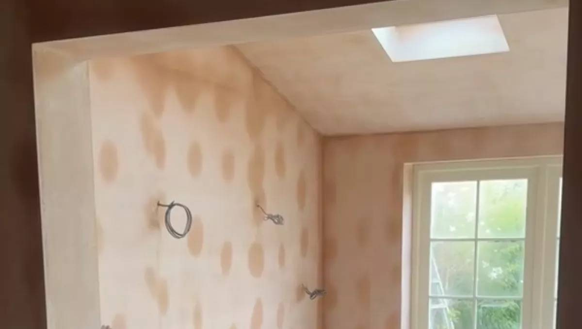 Felújítja a házát a nő: lélegzetelállító, amit a padlódeszkák alatt talált