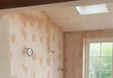 Felújítja a házát a nő: lélegzetelállító, amit a padlódeszkák alatt talált